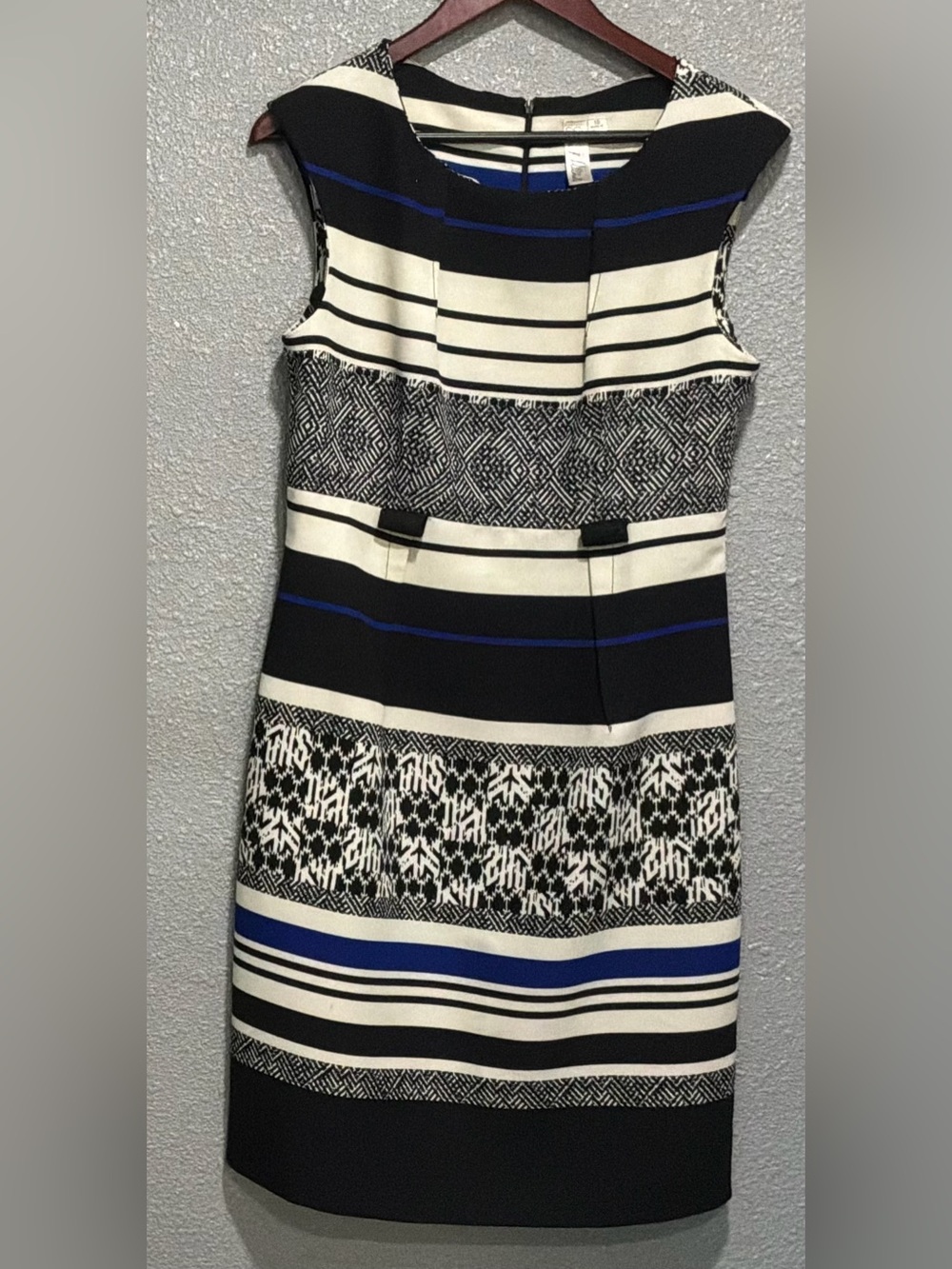 Sleeveless Black, White & Blue Patterned Sheath Dress